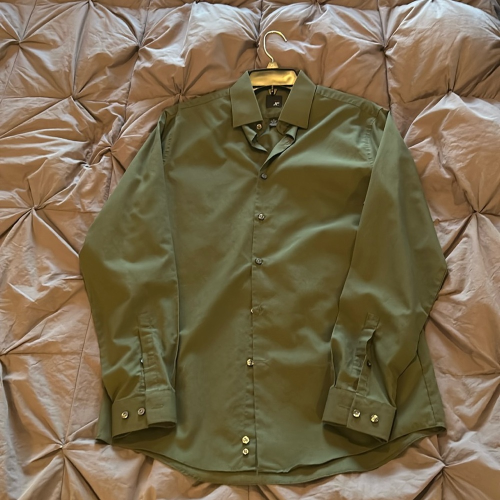 J. ferrar 
Slim fit
15-15 1/2
34-35